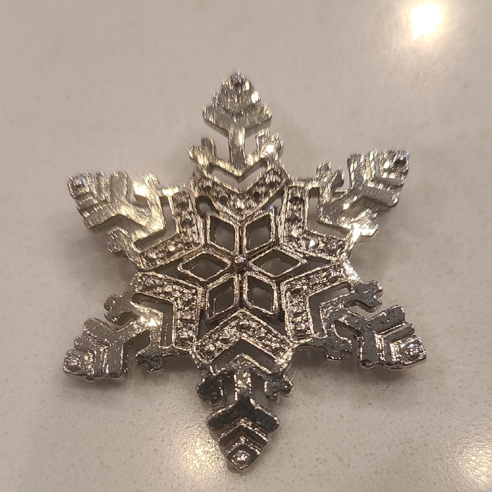 Elegant Silver Snowflake Brooch